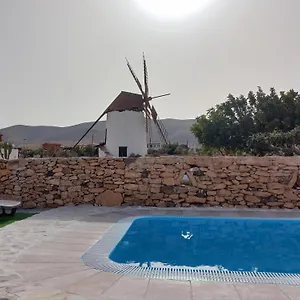 Histórica Con Molino De Viento Antigua (Fuerteventura)